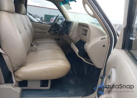 2000 Chevrolet C3500 from USA, damaged, VIN 1GCHC33R9YF491487